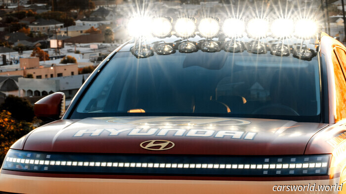 Hyundai ha permesso agli YouTuber di scatenarsi con la sua più grande auto elettrica | Carscoops